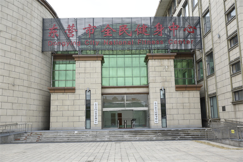 谈球吧为东营全民健身中心提供健身器材